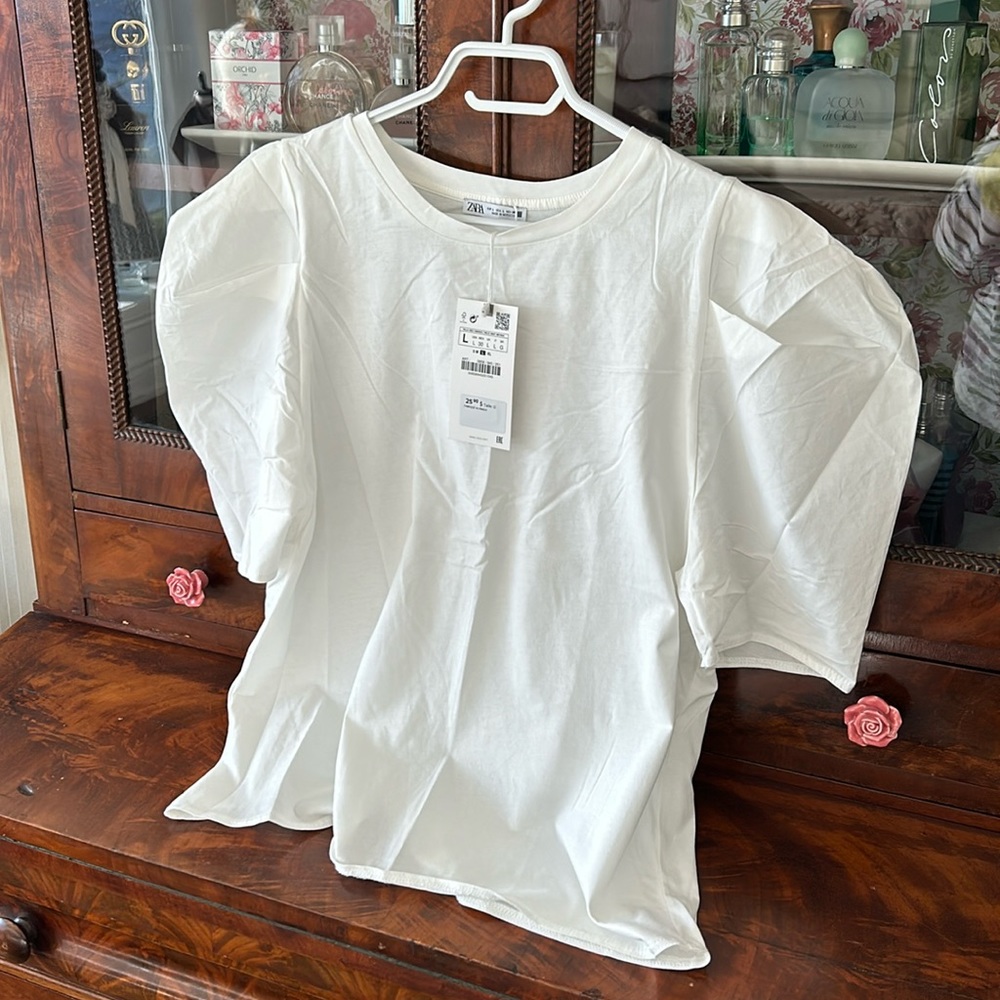 New with tags Zara puffy sleeves t-shirt